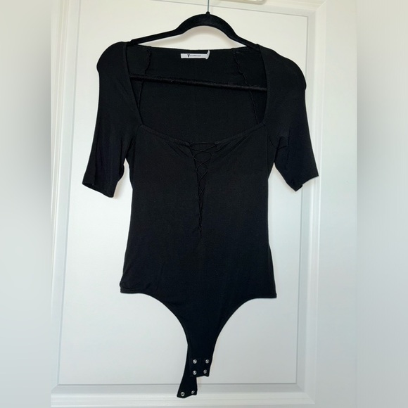 Alexander Wang Stretch Jersey Criss Cross Front Short Sleeve Bodysuit - Picture 4 of 11